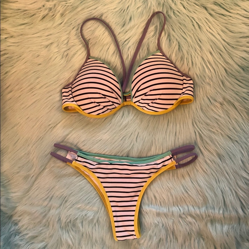 🖤🤍🖤VS B&W Striped Bikini!!🖤🤍🖤